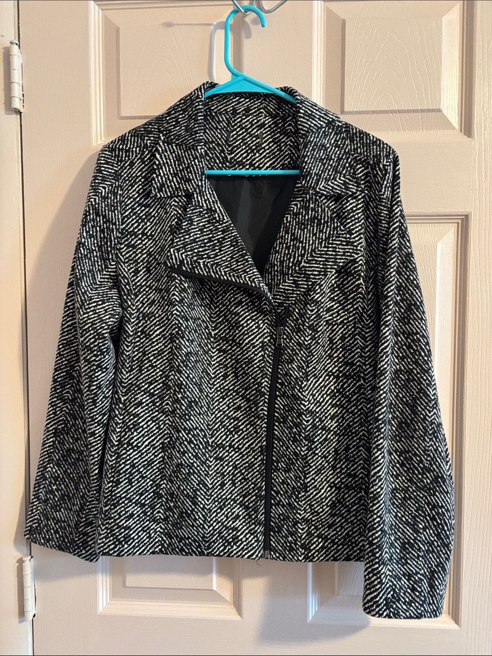 Black & White Textured Zip-Front Blazer Jacket